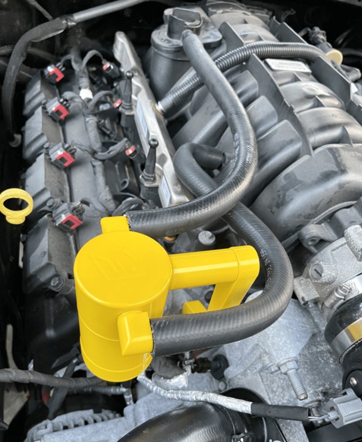 Speedlogix Oil Catch Can w/ S Mount 2005 - 2023 Challenger/Charger 5.7L - Speedlogix