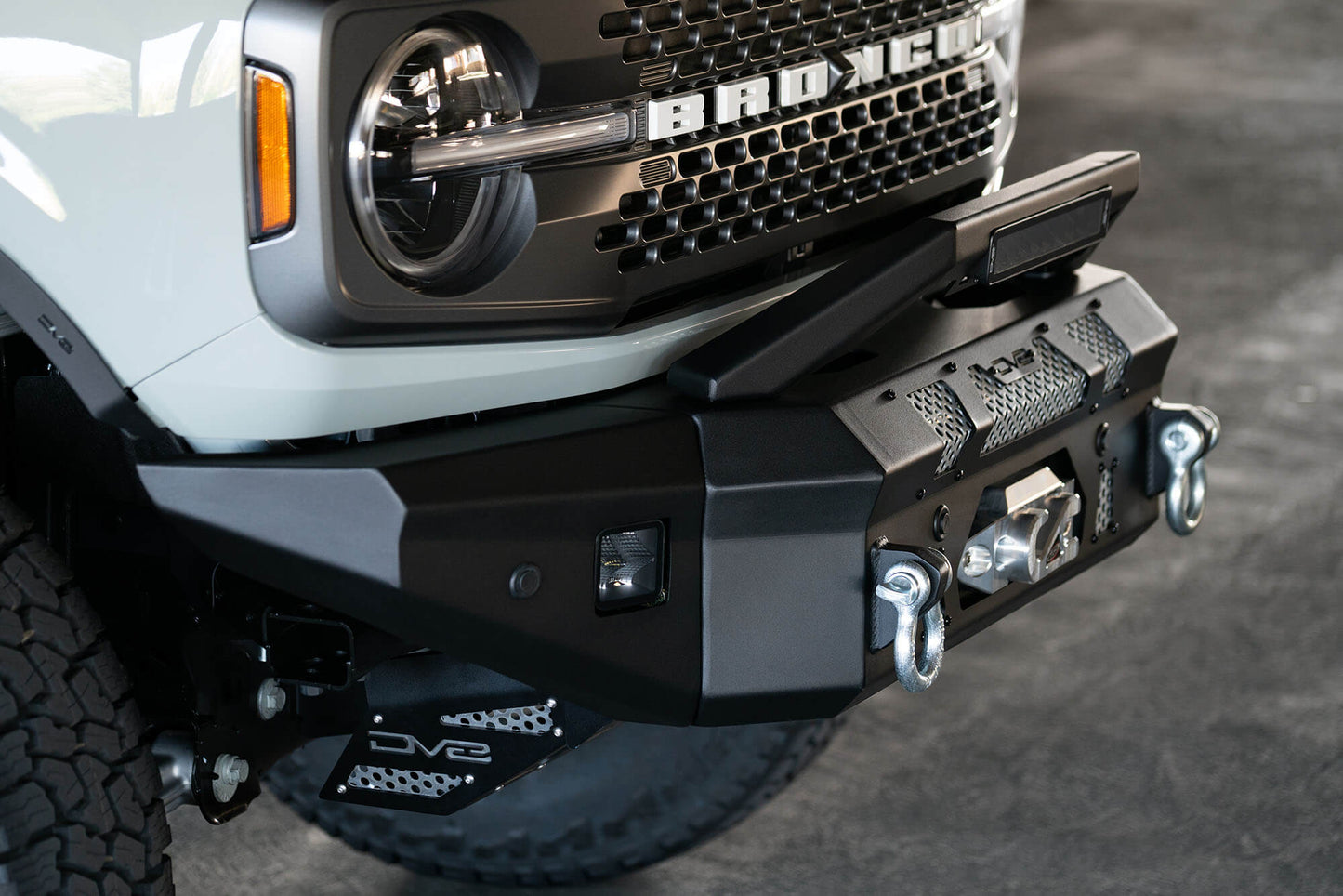 DV8 Offroad Bull Bar w/ LED Light Bar Mount for MTO Front Bumper 2021 - 2023 Bronco - Speedlogix