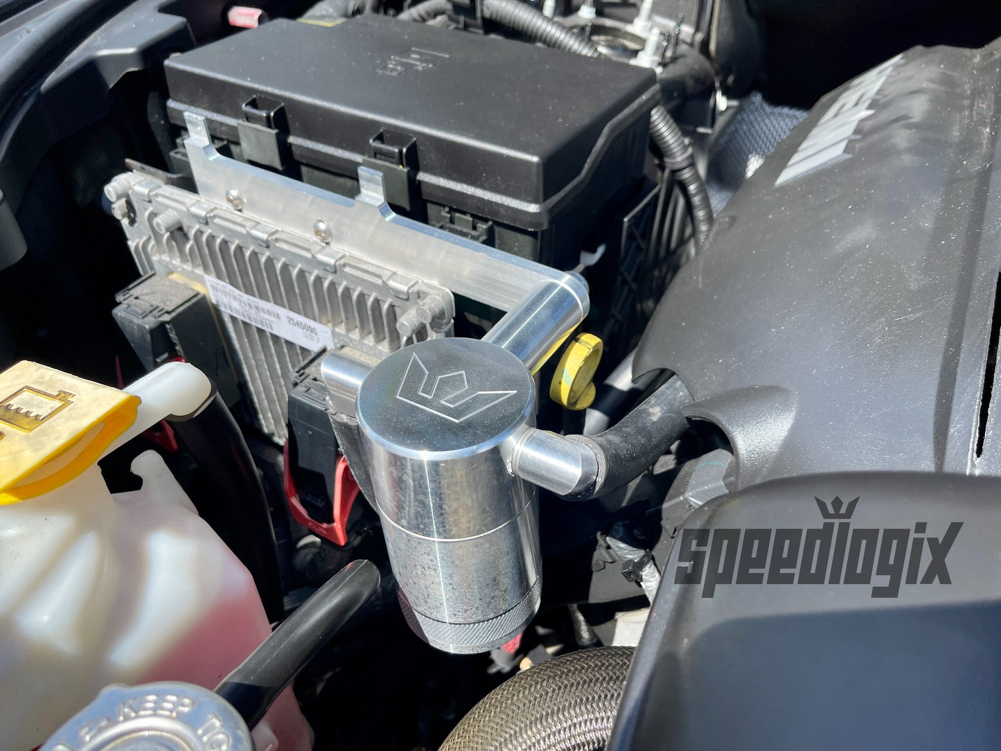 Speedlogix Oil Catch Can 2011-2023 Durango/Grand Cherokee 5.7L - Speedlogix