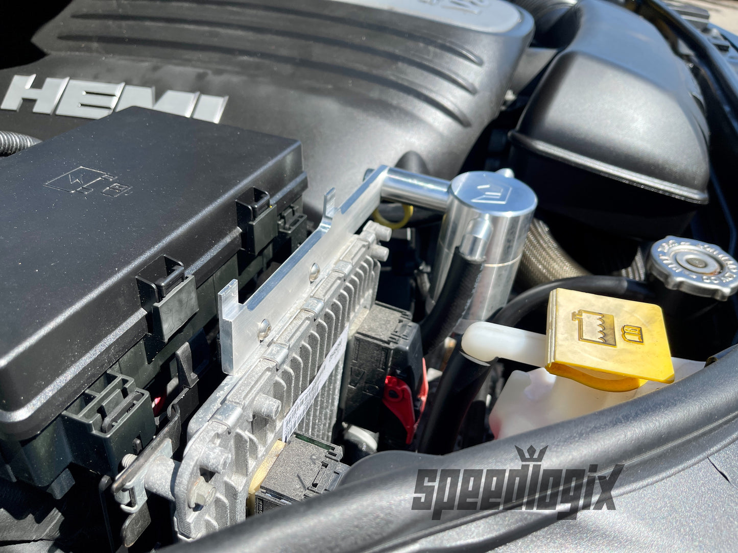 Speedlogix Oil Catch Can 2011-2023 Durango/Grand Cherokee 5.7L - Speedlogix