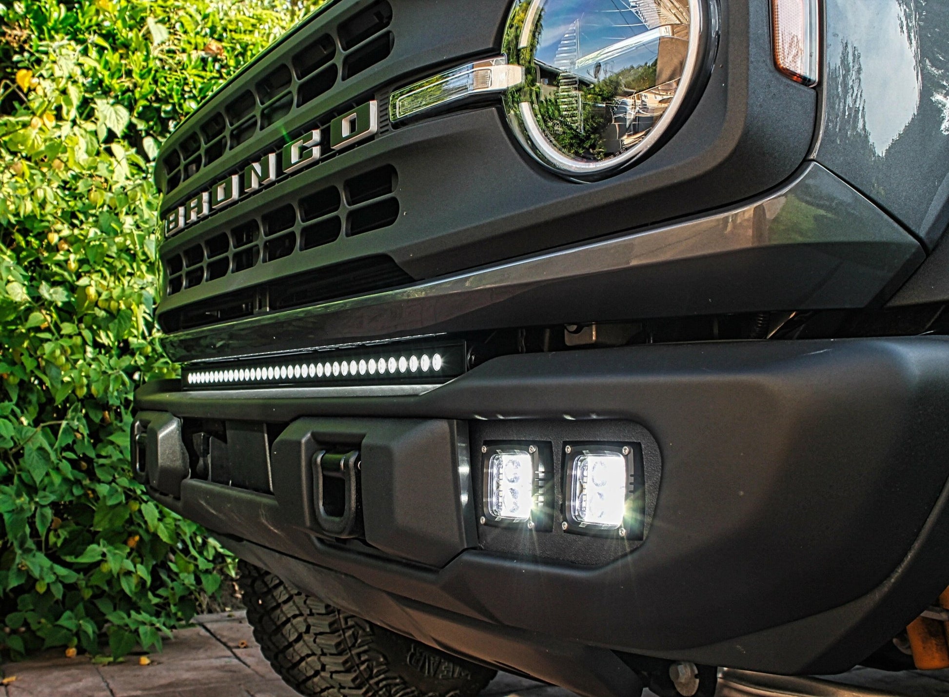 2021+ Ford Bronco Capable Bumper 40in Light Bar - Slim - Speedlogix