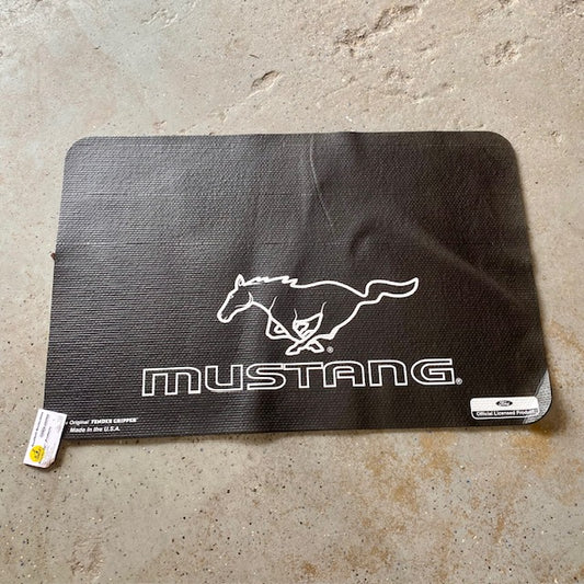 Fender Gripper Black Mustang Logo Fender Cover