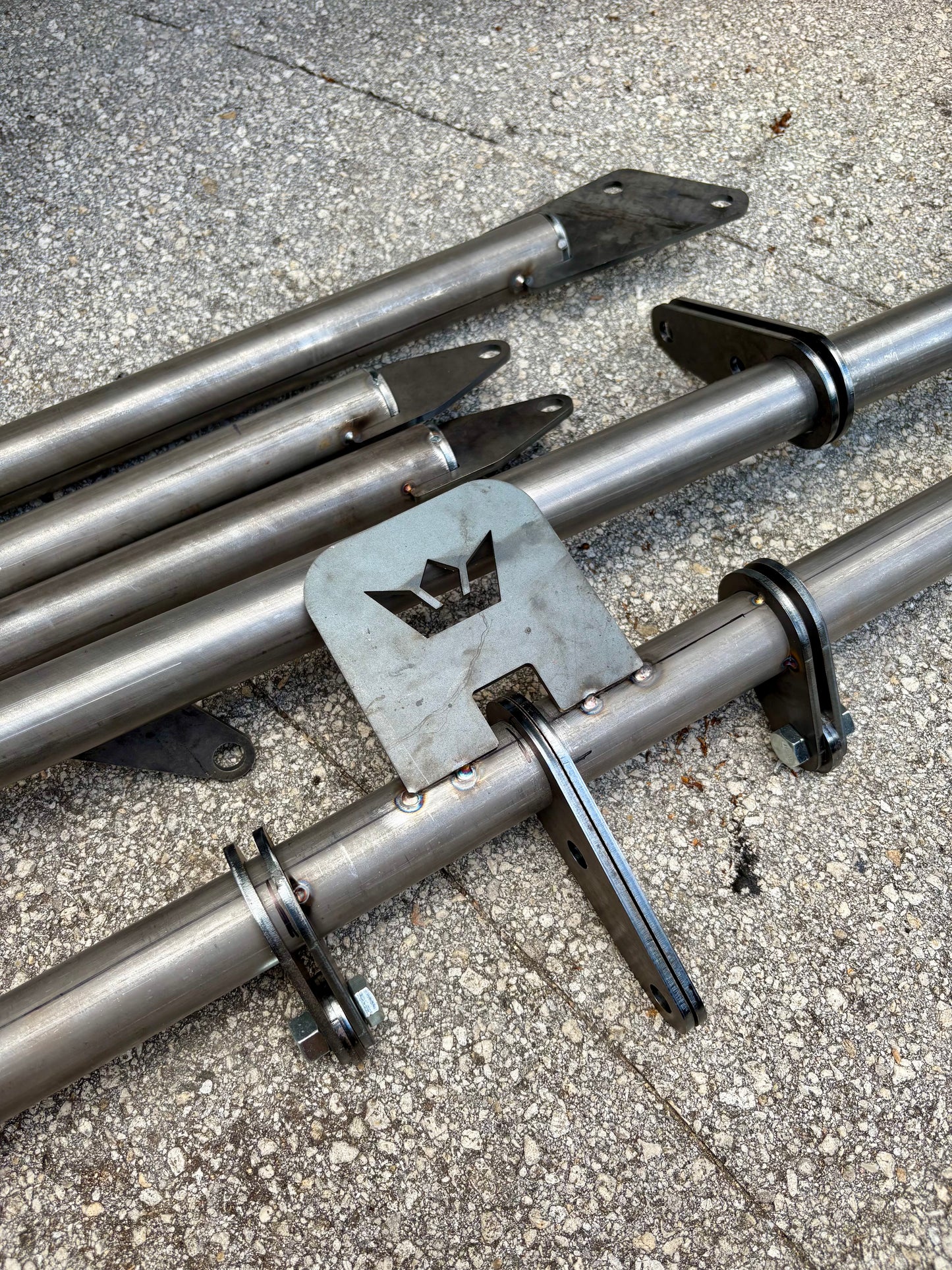 Speedlogix Bolt-In Harness Bar 2008-2023 Challenger