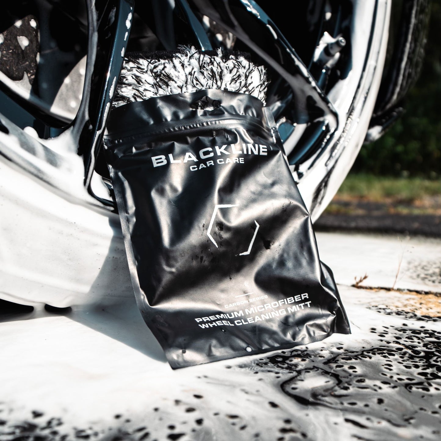 BLACKLINE® MICROFIBER WHEEL MITT - Speedlogix