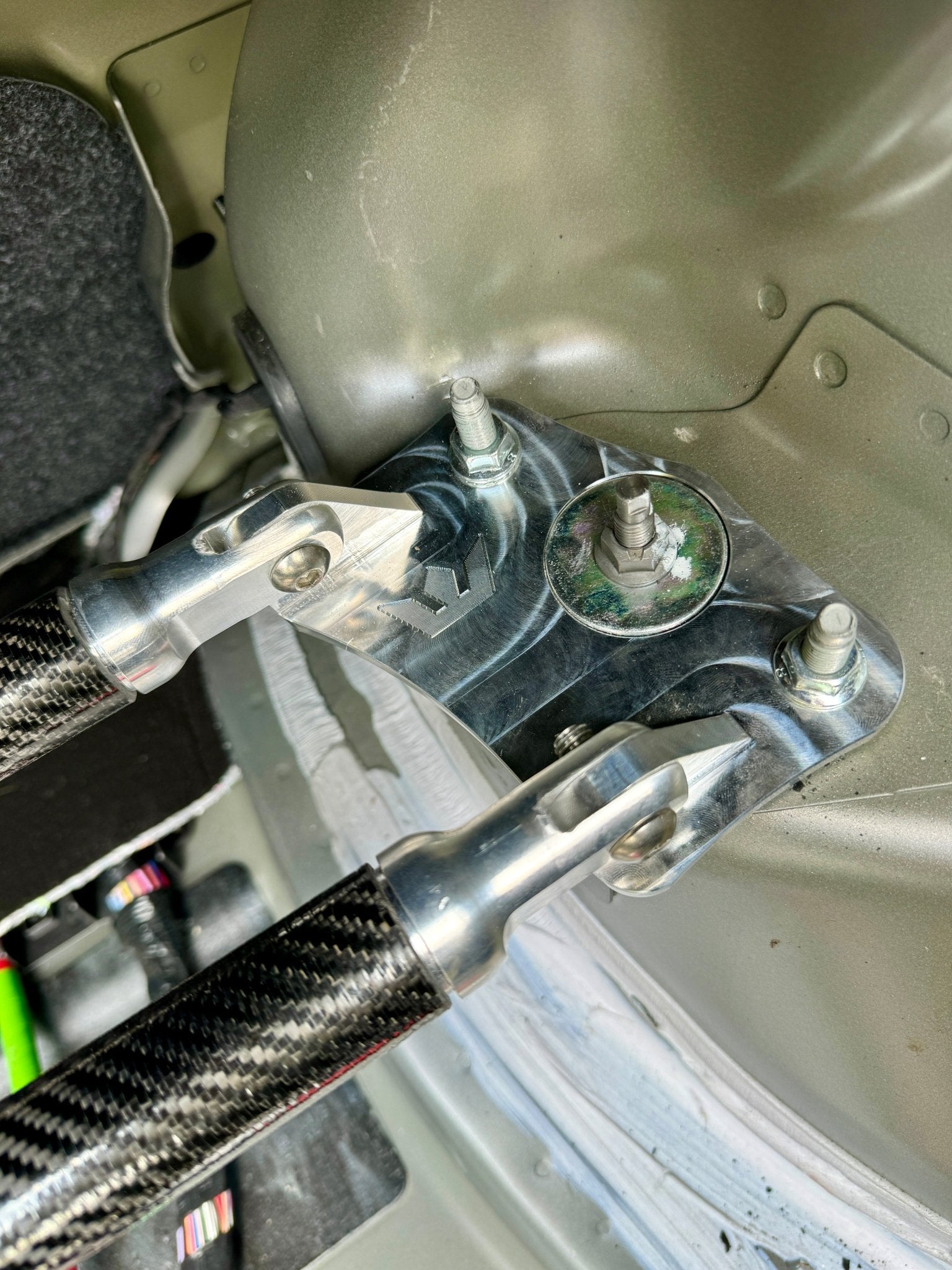 carbon-fiber-2-point-trunk-