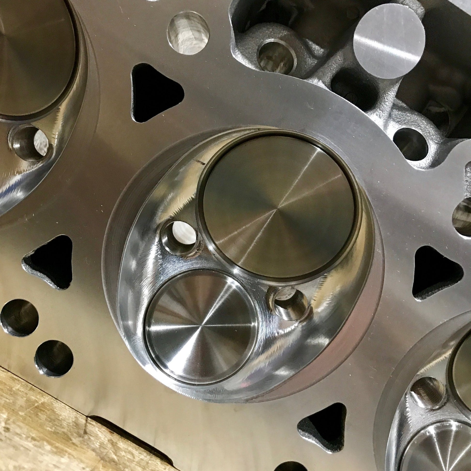 Edelbrock 73cc Performer RPM Cylinder Head 2006 - 2023 Challenger/Charger 6.1L/392/6.2L - Speedlogix