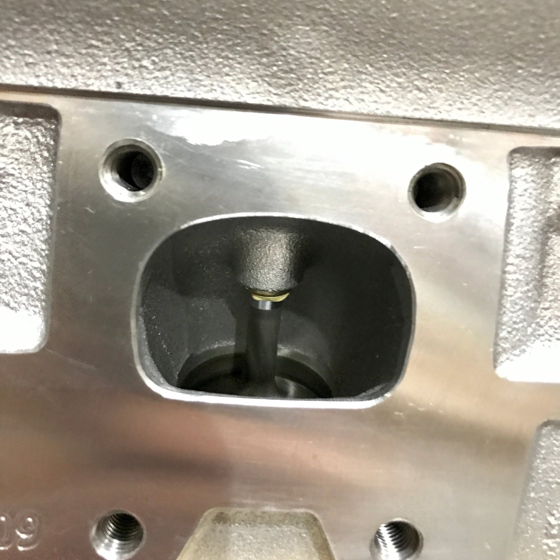 Edelbrock 73cc Performer RPM Cylinder Head 2006 - 2023 Challenger/Charger 6.1L/392/6.2L - Speedlogix