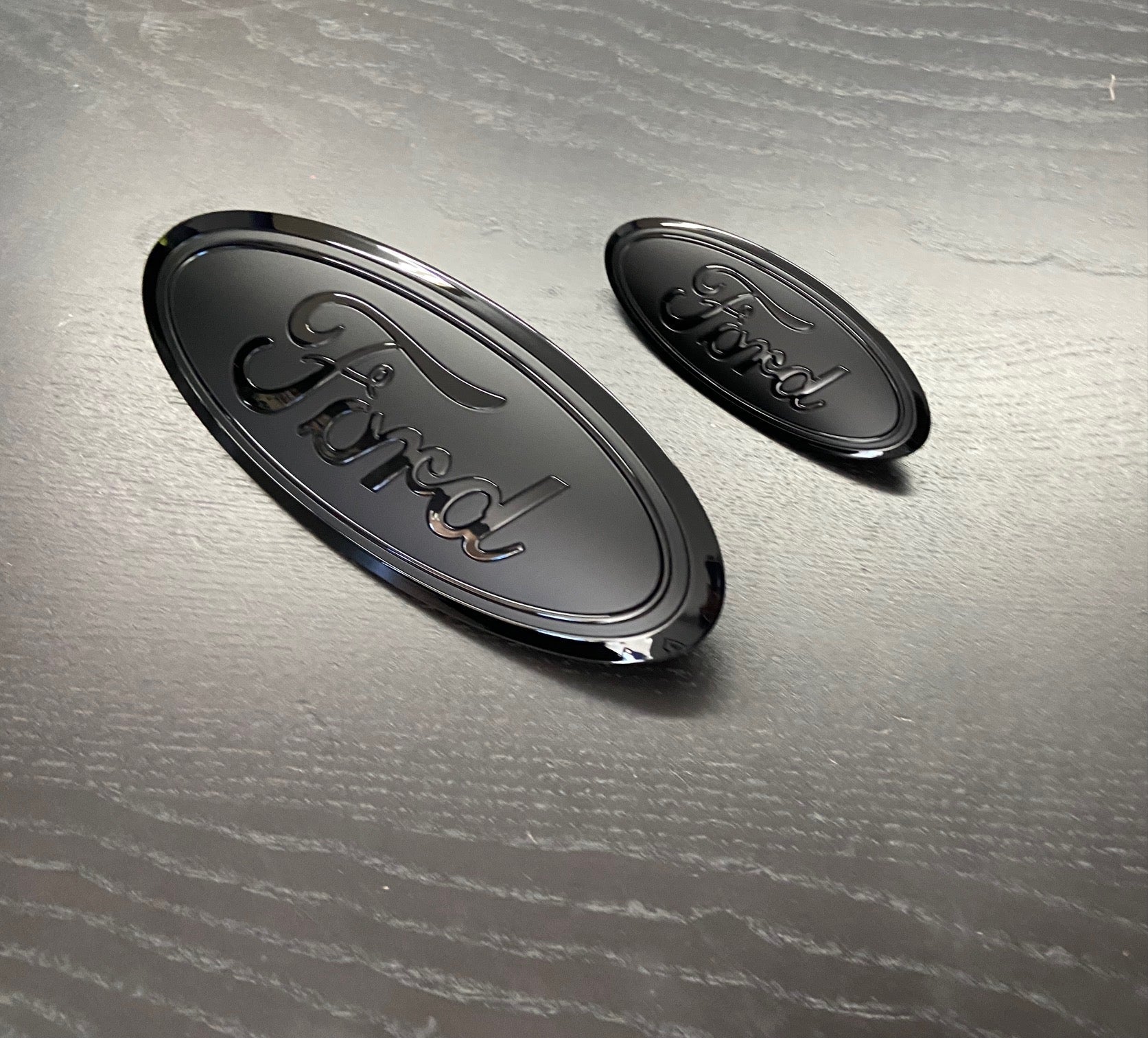 Explorer Gloss & Flat black Emblem set 2024 - 2026 - Speedlogix