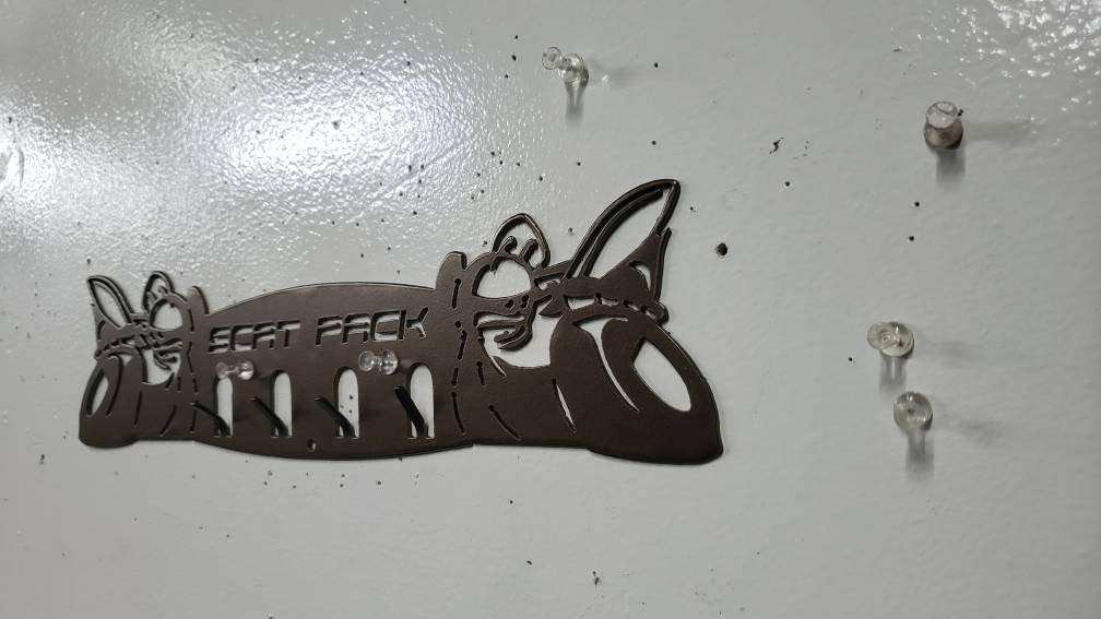 Dodge SRT Scat Pack Keychain Rack – Steel Wall Mounted Muscle Car Organizer