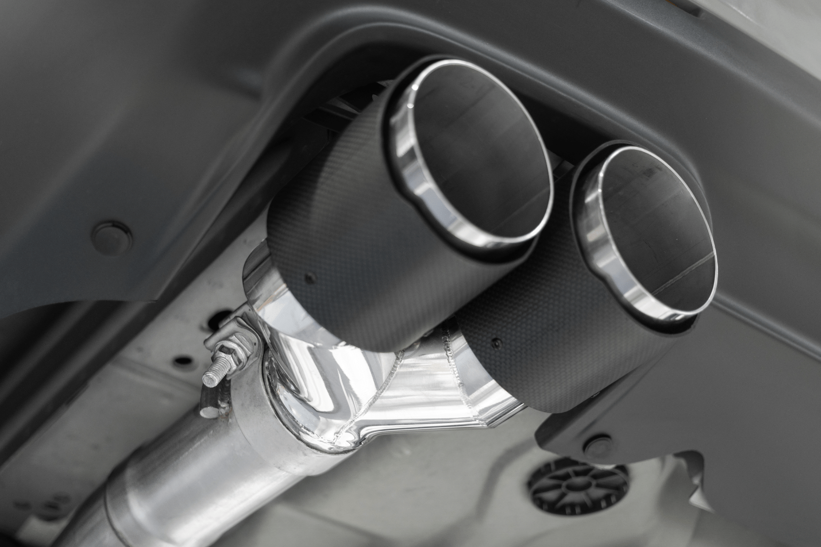 MBRP 3" Armor Pro Race Cat - Back Exhaust, Carbon Tips 2015 - 2023 Challenger 5.7L/6.2L/392/6.4L - Speedlogix