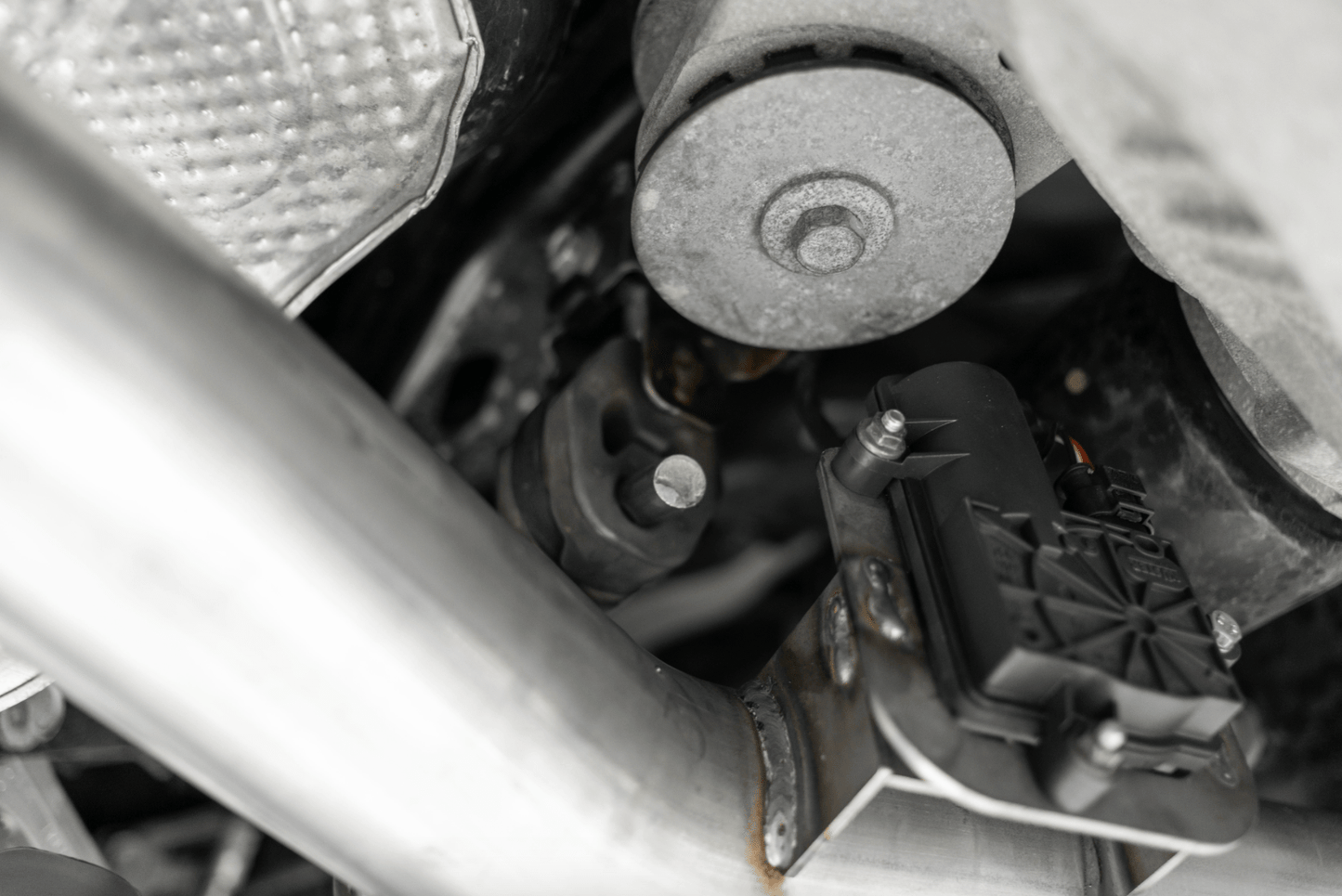 MBRP 3" Armor Pro Race Cat - Back Exhaust, Carbon Tips 2015 - 2023 Challenger 5.7L/6.2L/392/6.4L - Speedlogix