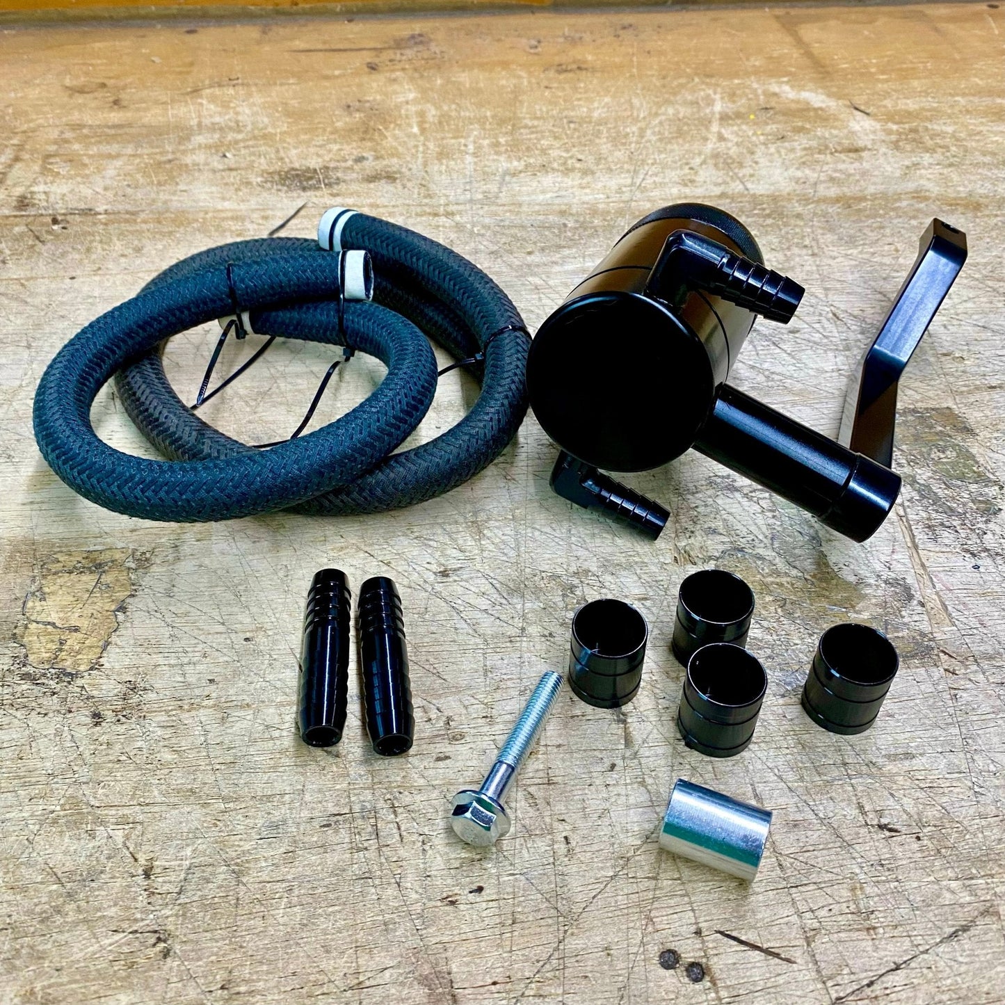 SLX Black Billet Oil Catch Can 2011 - 2023 Challenger/Charger 5.7L, 6.4L - Speedlogix