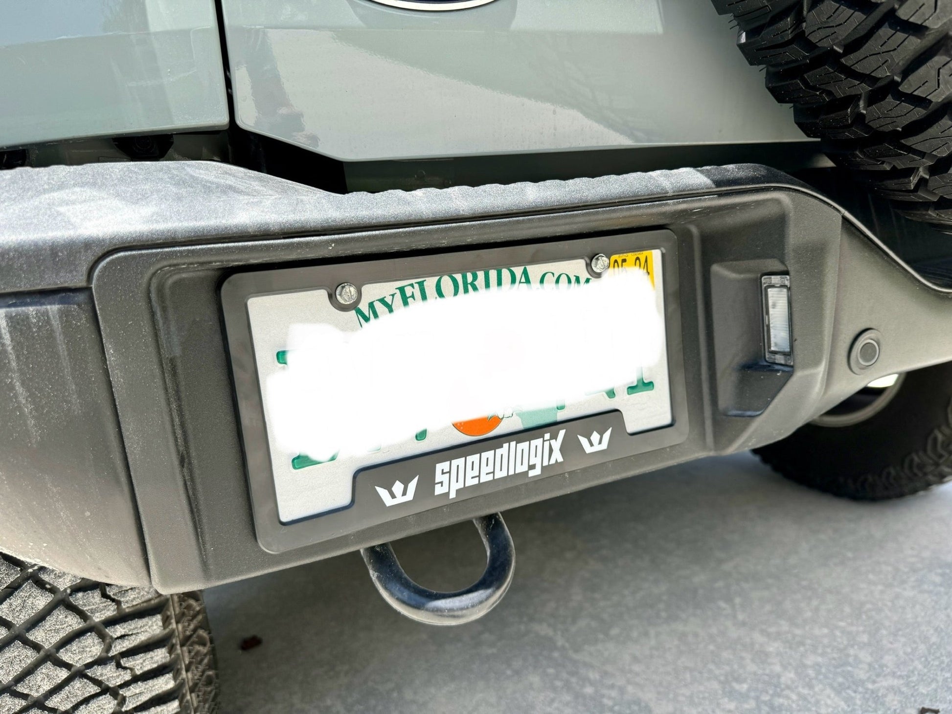 Speedlogix Black License Plate Frame - Speedlogix
