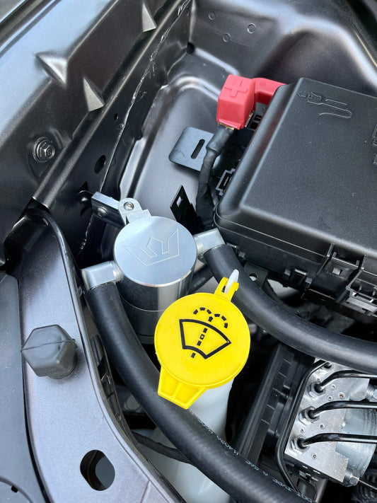 Speedlogix Oil Catch Can w/ Fender Mount 2005 - 2023 Challenger/Charger - Speedlogix