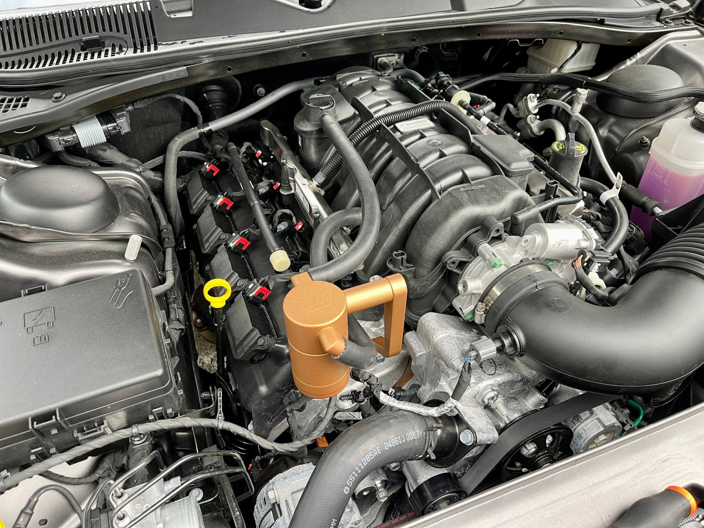 Speedlogix Oil Catch Can w/ S Mount 2005 - 2023 Challenger/Charger 5.7L - Speedlogix