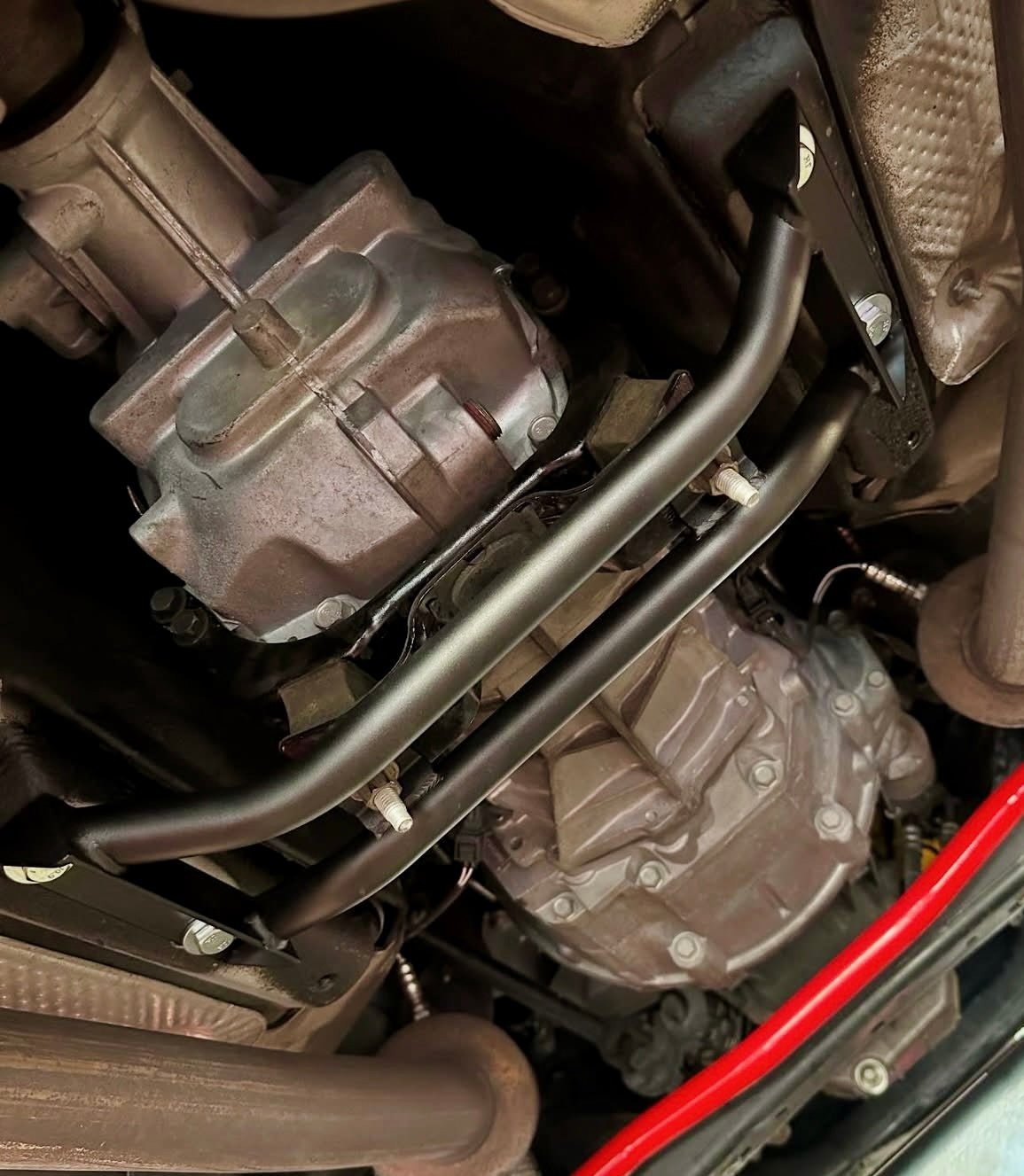 Speedlogix Transmission Brace 2009 - 2023 Challenger (6 - Speed) - Speedlogix