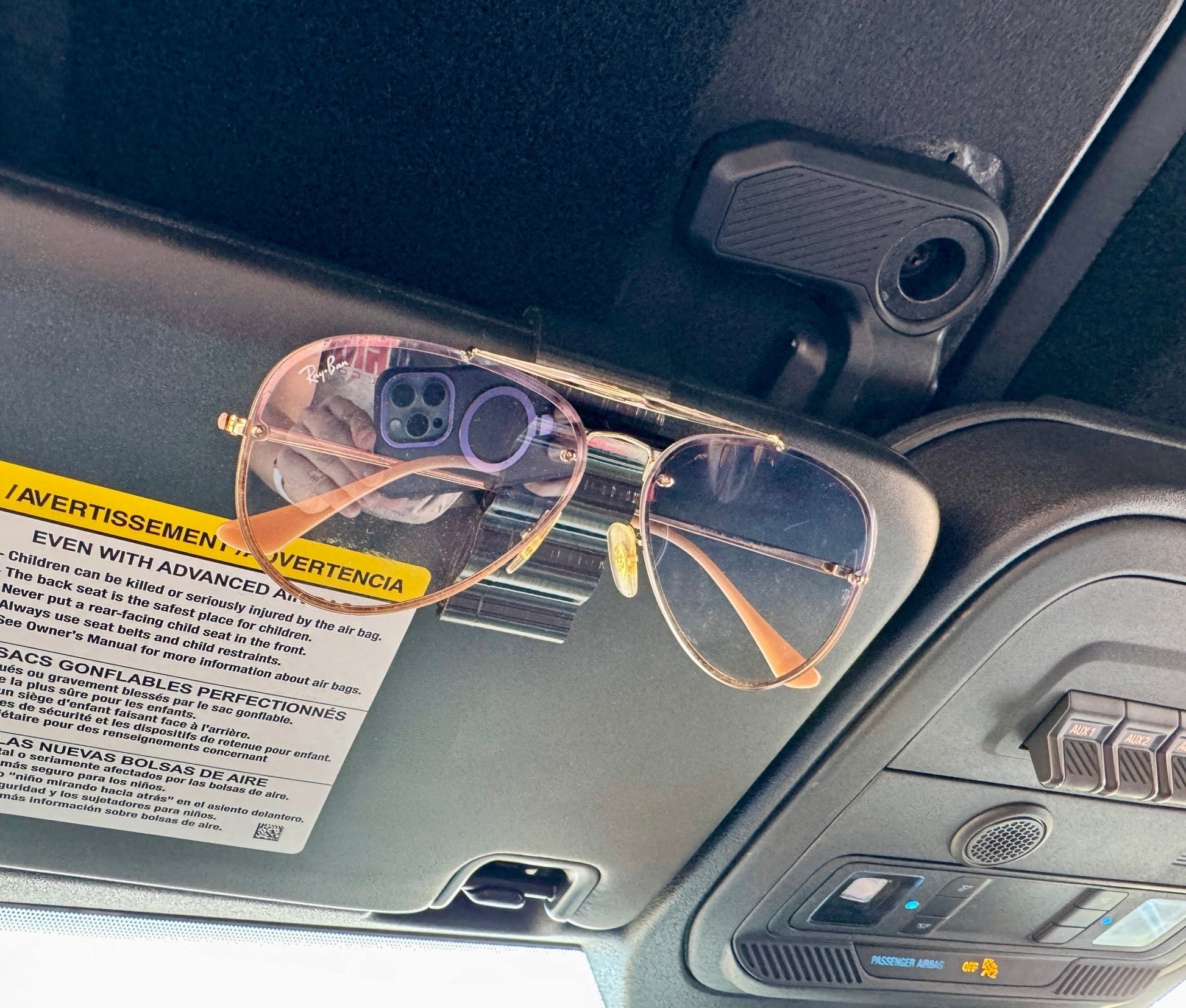 Visor Clip Sunglasses Holder, Universal Fit - Speedlogix