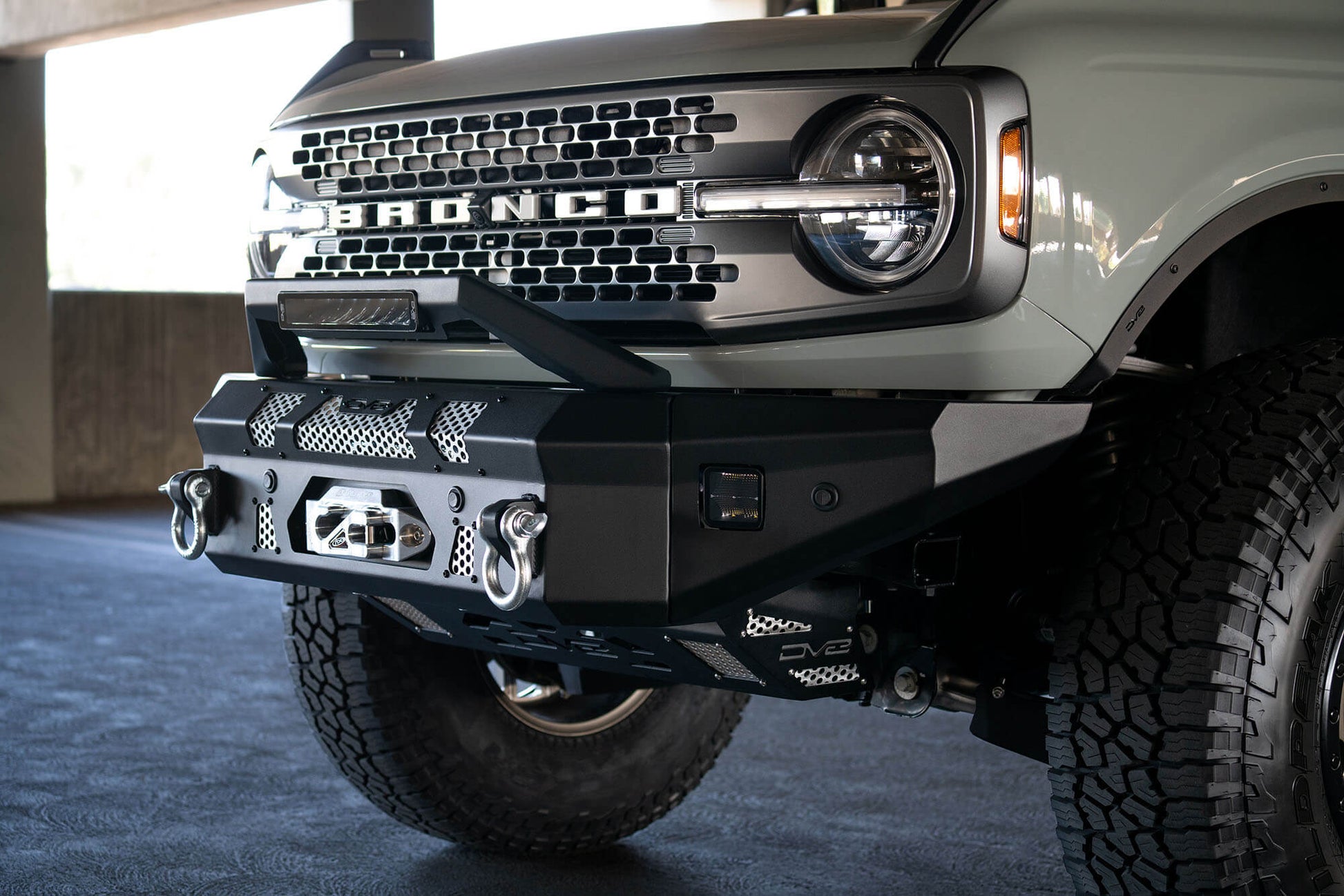 DV8 Offroad Bull Bar w/ LED Light Bar Mount for MTO Front Bumper 2021 - 2023 Bronco - Speedlogix