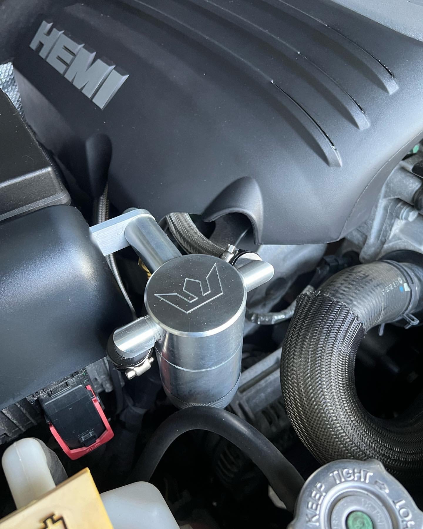 Speedlogix Oil Catch Can 2011 - 2023 Durango/Grand Cherokee 5.7L - Speedlogix